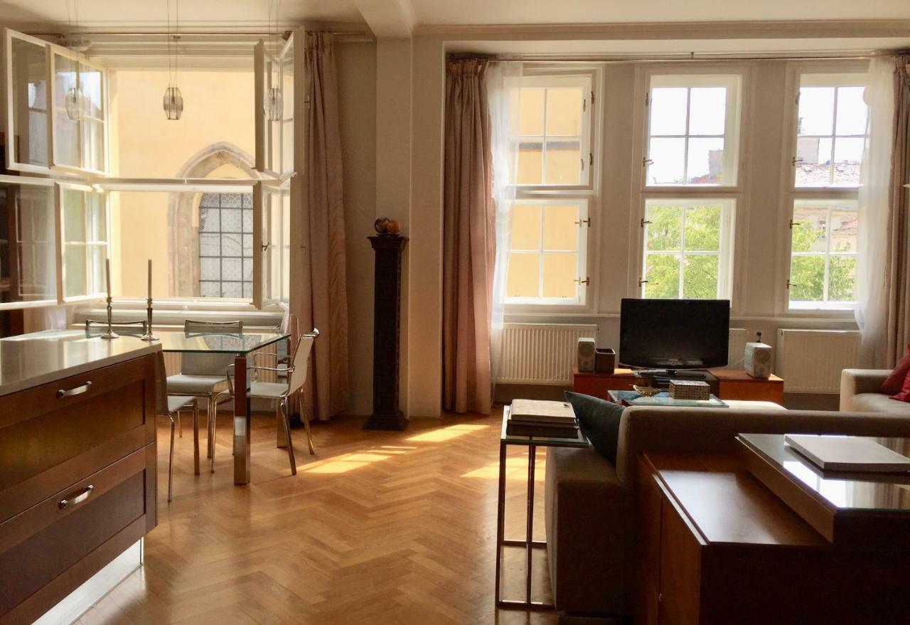 Spacious Elegance In The Heart Of Old Town Prague Exterior photo