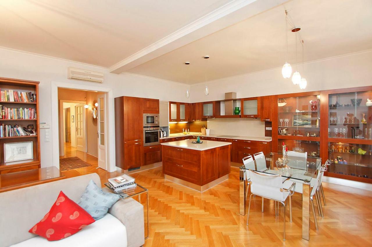 Spacious Elegance In The Heart Of Old Town Prague Exterior photo